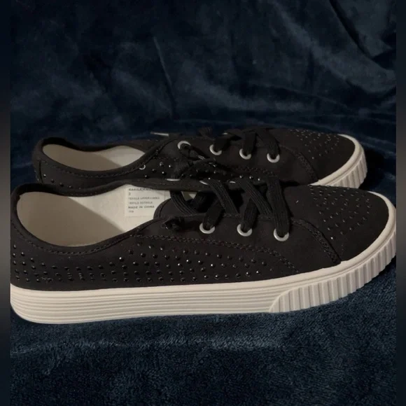 Madden Girl Black Sneakers with Cream Sole - Picture 5 of 7